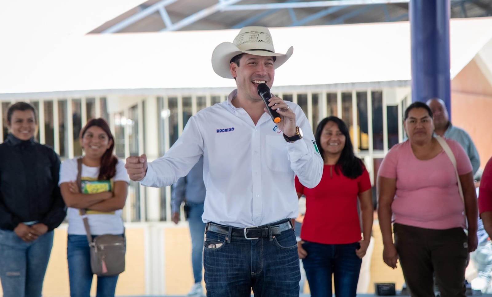 Rodrigo Monsalvo reafirma su compromiso con la educación en El Marqués