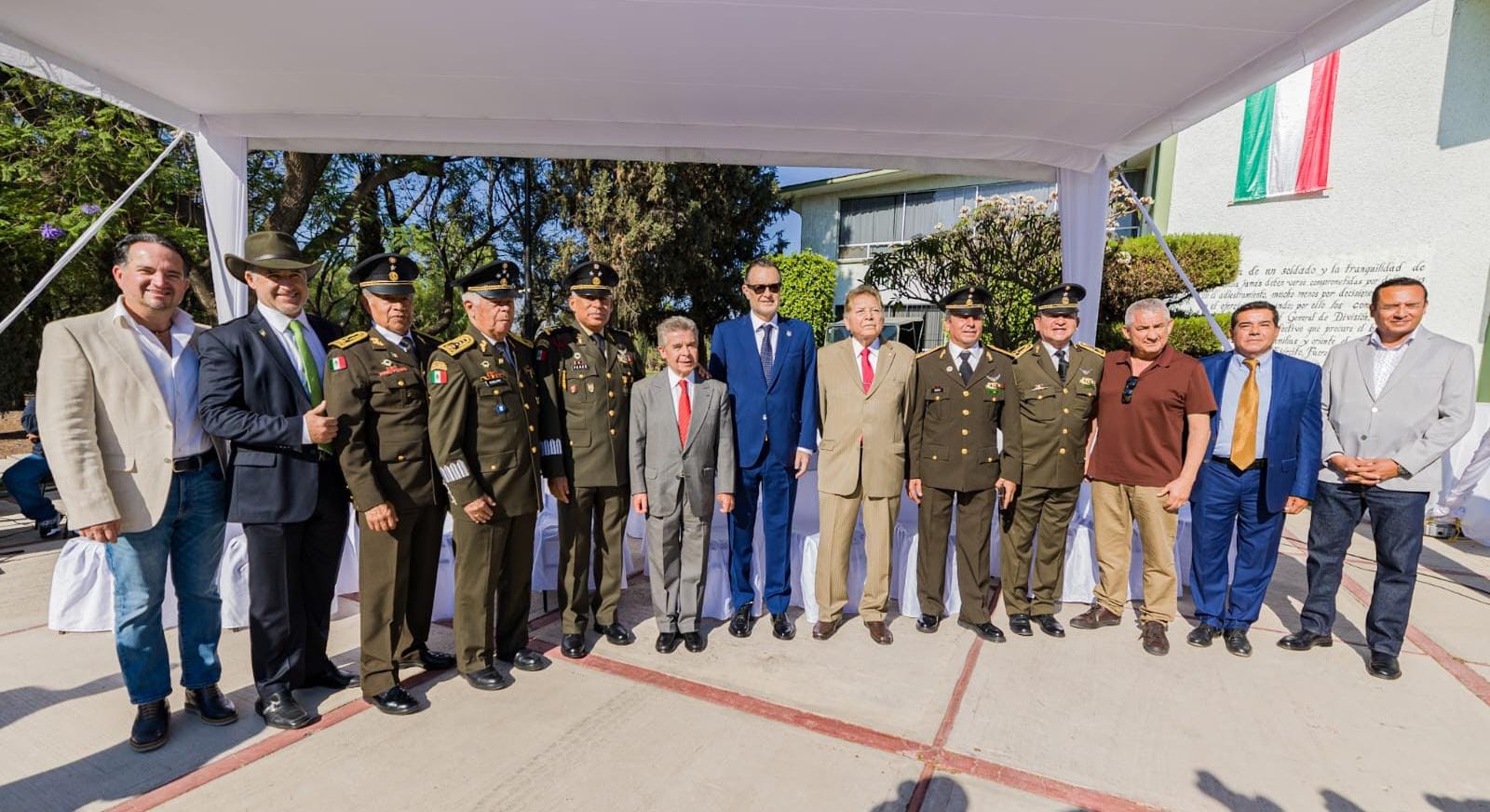Asiste Gobernador al cambio de mando de la Décimo Séptima Zona Militar