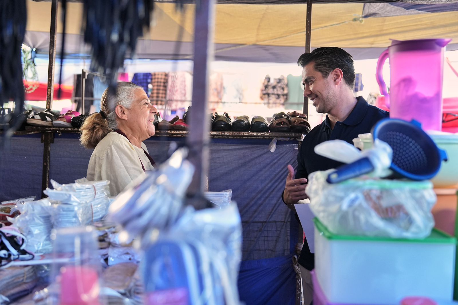 Impulsa Felifer Macías el programa “El Extra” en el Tianguis Santa Mónica