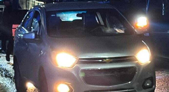 POES asegura auto presuntamente vinculado con un robo; un sujeto es detenido