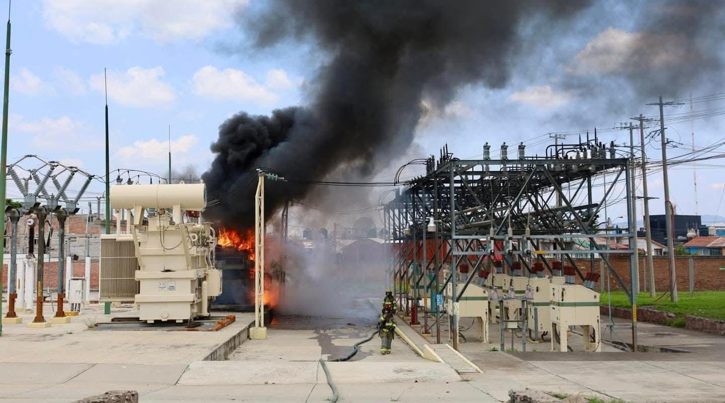 Se incendia sub estación de la CFE en Desarrollo San Pablo