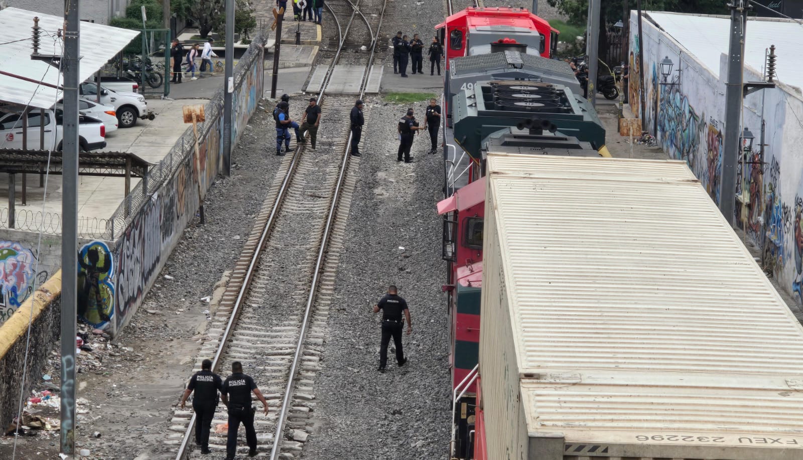 Policías son arrollados por el tren en El Cerrito una mujer murió y otro resultó lesionado!