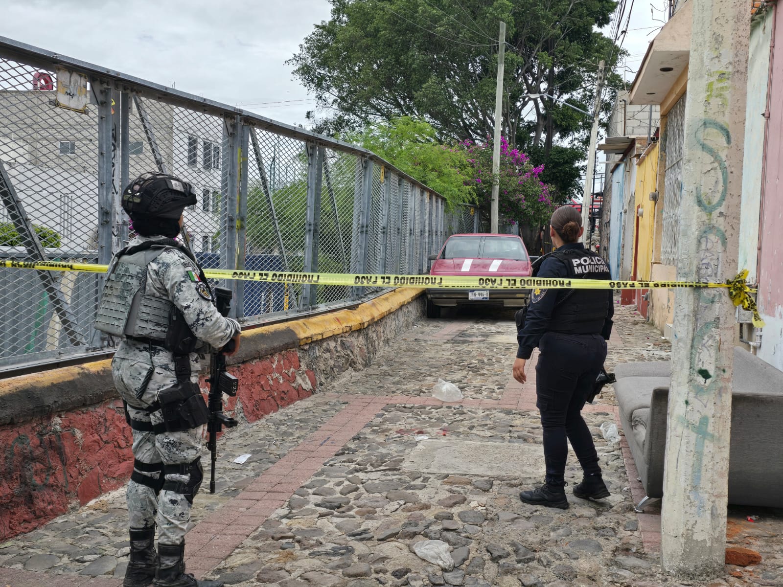 Robaron arma de cargo a policias arrollados por el tren en El Cerrito!