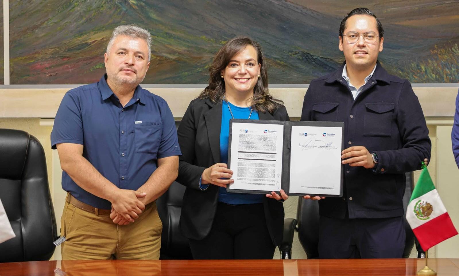 Chepe Guerrero y Silvia Amaya firman convenio de colaboración para fomentar la cultura y las artes en Corregidora desde la UAQ