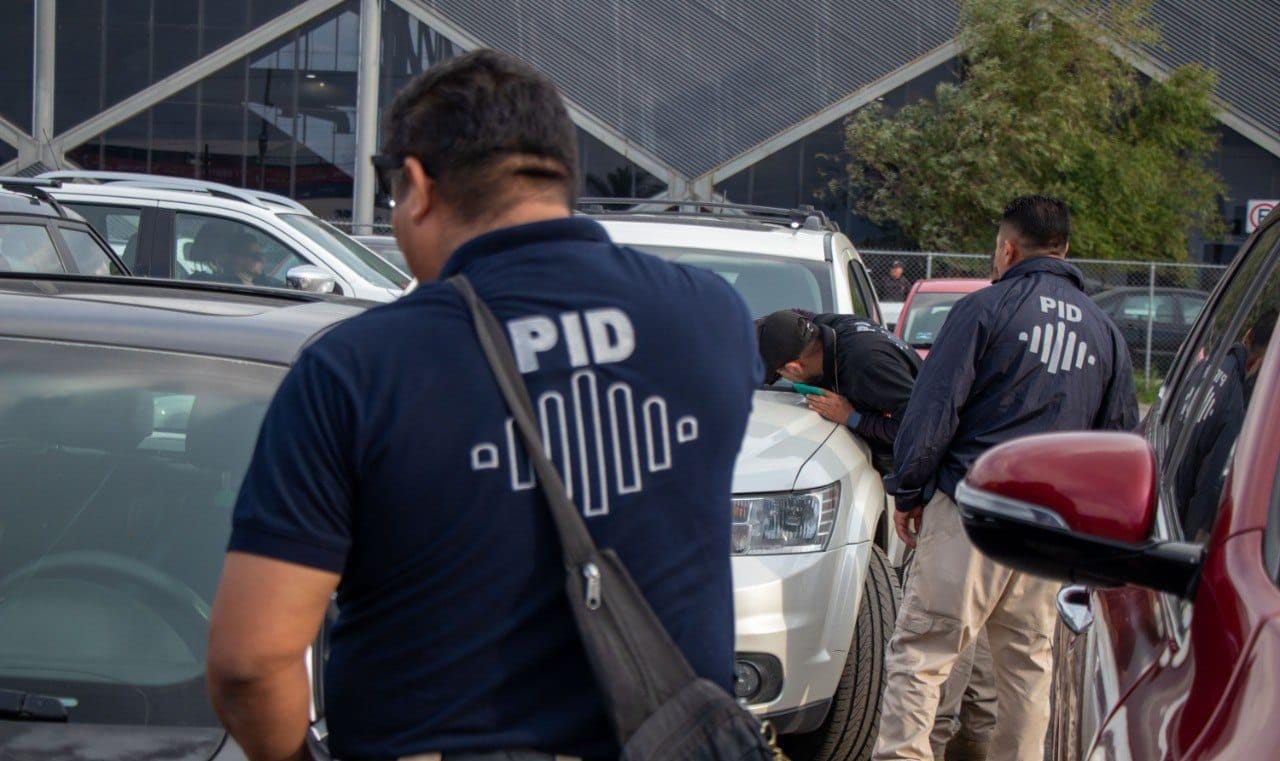 Asegura FGE 3 vehículos con irregularidades durante operativo en feria de San Juan del Río