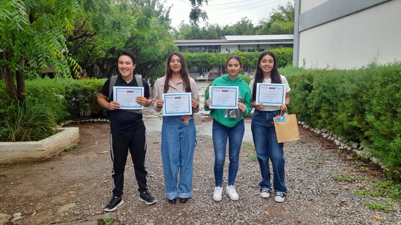 Avanzan estudiantes de Bachilleres UAQ a Olimpiada Nacional de Química
