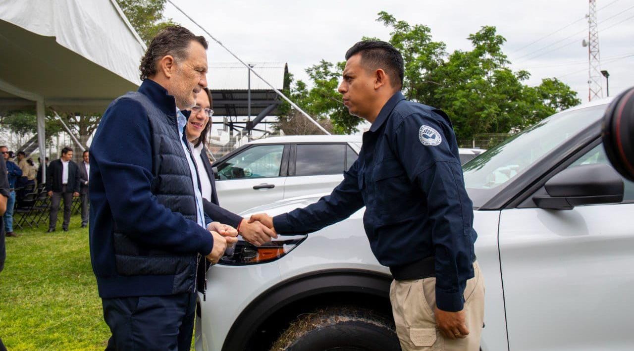 Entregan 31 nuevos vehículos a la Policía de Investigación del Delito