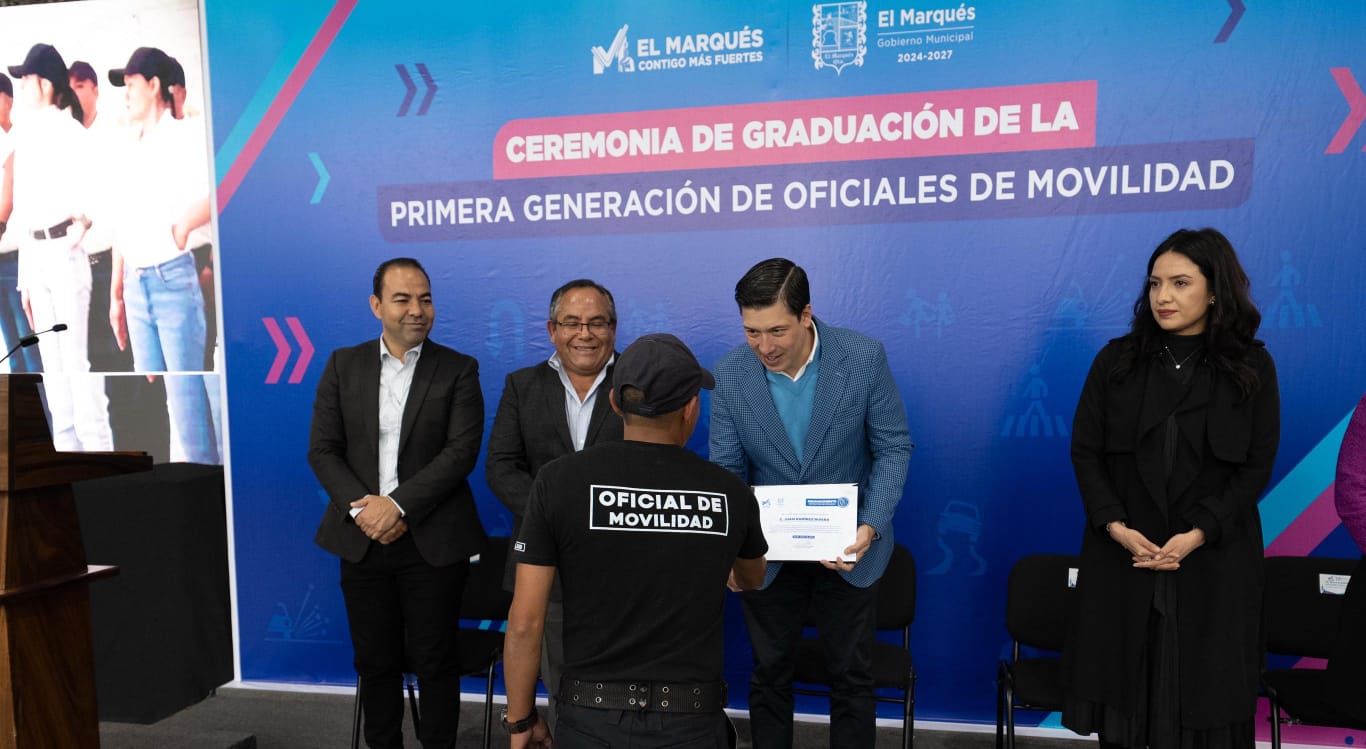 Rodrigo Monsalvo encabeza toma de protesta de 19 nuevos agentes de la Secretaría de Movilidad en El Marqués