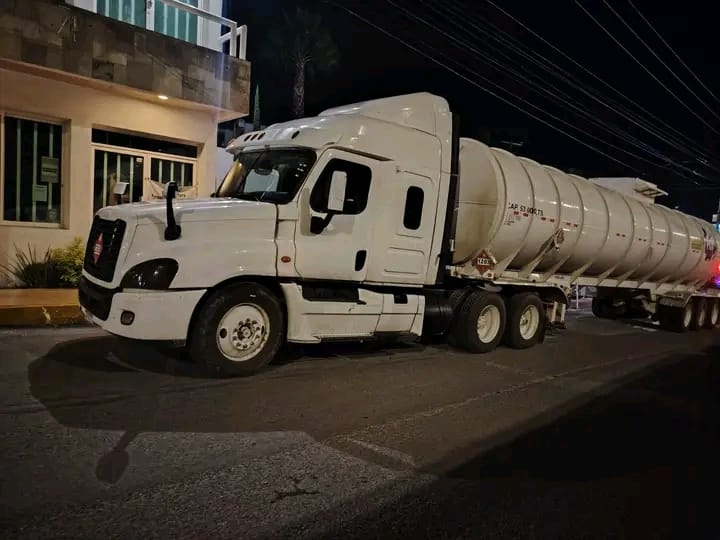 Detienen a tres personas en Corregidora por transportar presunto hidrocarburo robado