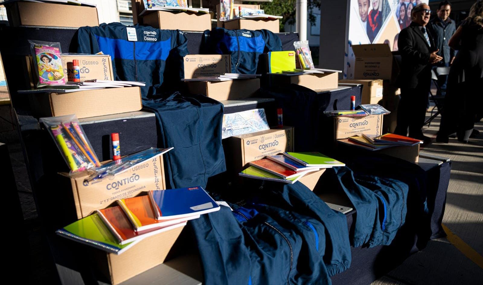 Prepara USEBEQ entrega de útiles y uniformes para escuelas de educación básica
