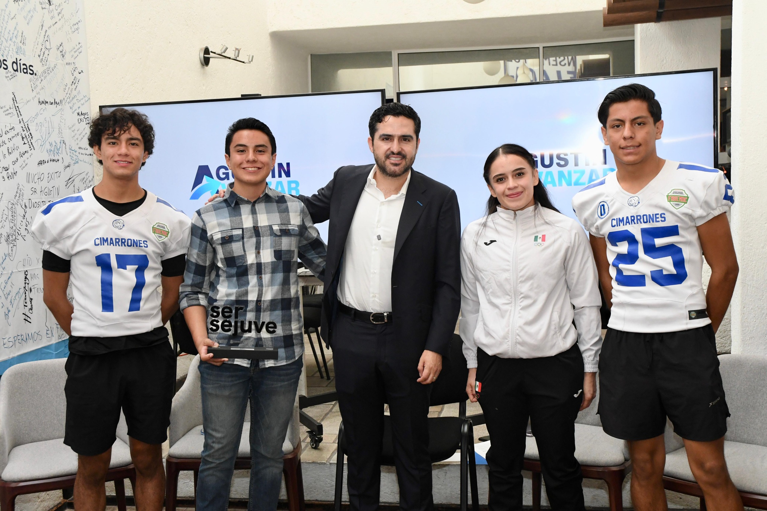 Más becas para que ningún joven deportista se quede en la banca por falta de recursos: Agustín Dorantes