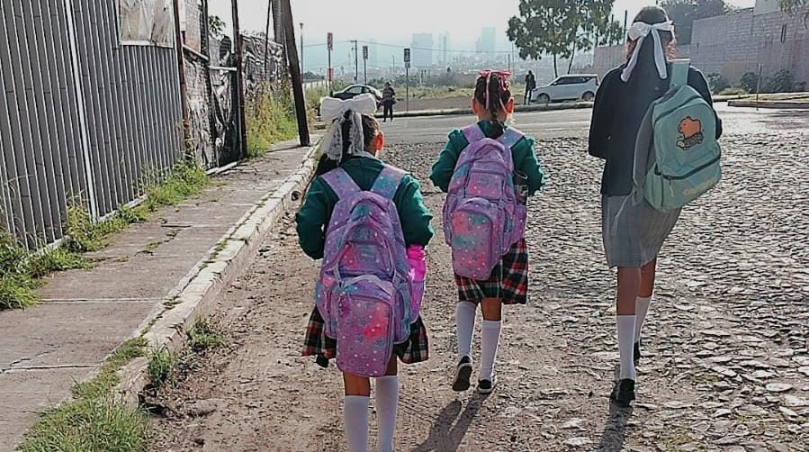 356 mil alumnos y 15 mil maestros regresaron a clases este lunes!