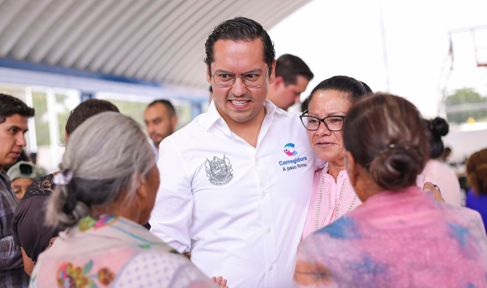 Chepe Guerrero entrega nuevo arcotecho en la comunidad de Pita