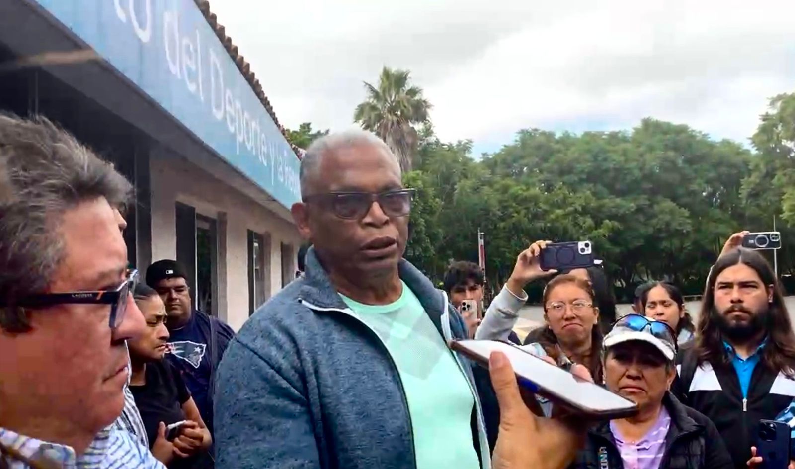 Padres de familia exigen que no se despida al entrenador de lucha olímpica del Indereq