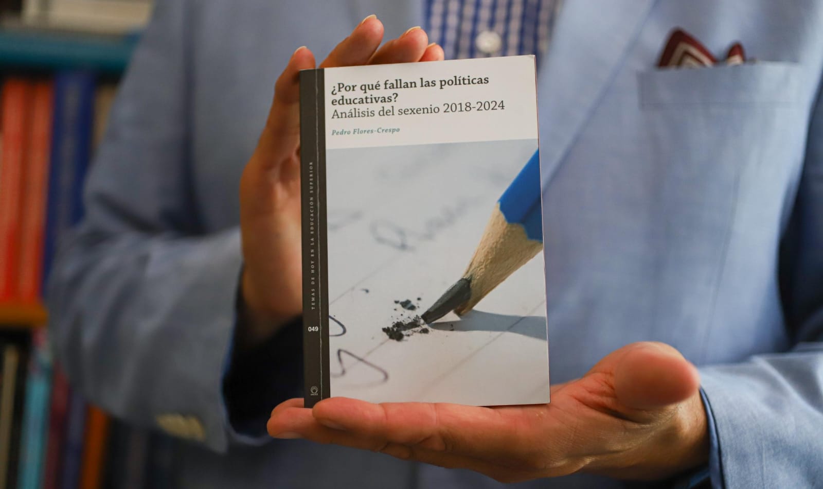 Presenta investigador UAQ libro sobre la política educativa del sexenio 2018-2024