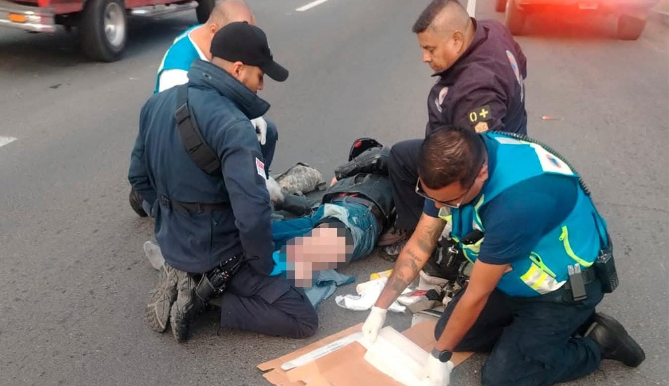 Biker lesionado tras accidente en Bernardo Quintana!