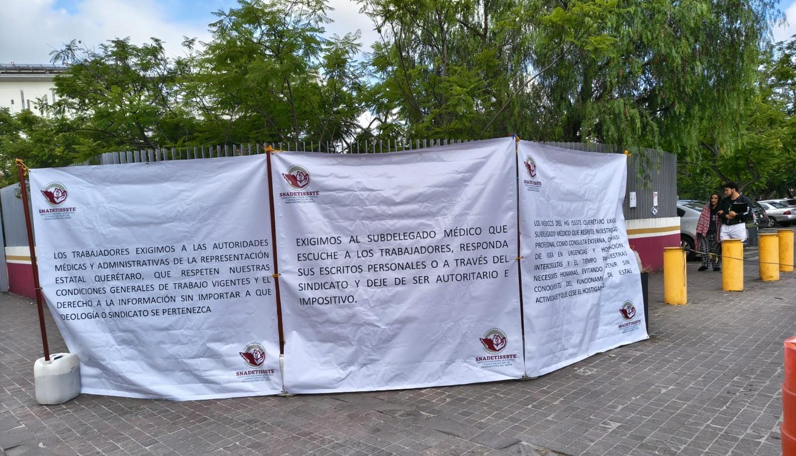 Protestan trabajadores del ISSSTE contra nuevas medidas administrativas de la Subdelegación Médica