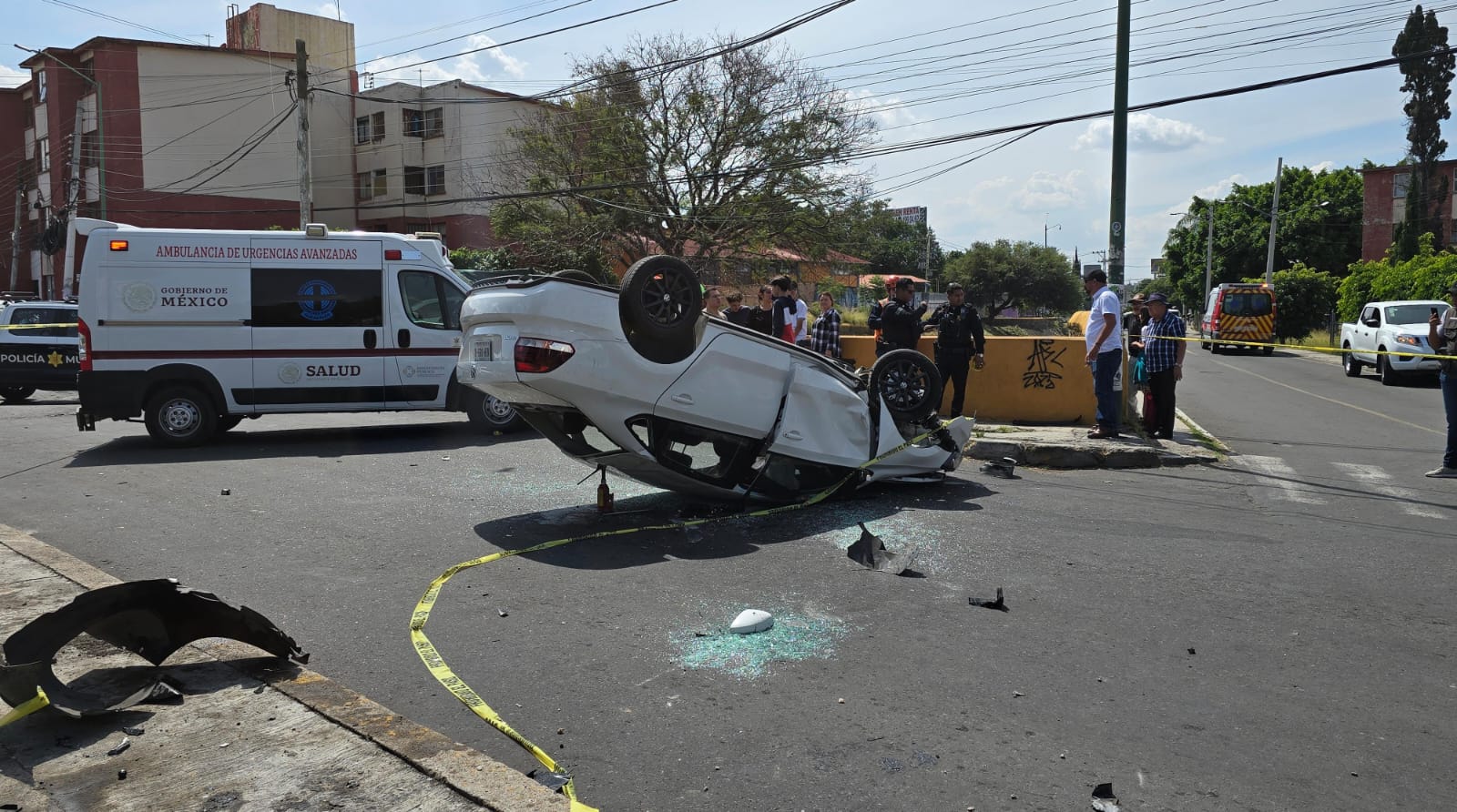 APARATOSA VOLCADURA EN AVENIDA CIMATARIO!