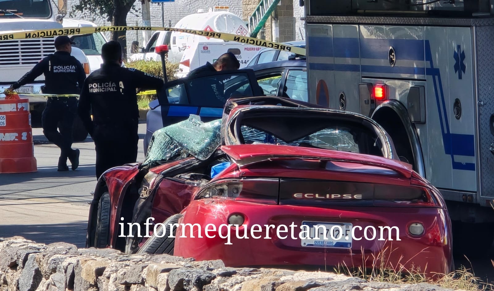 Muere conductor de auto deportivo en el Paseo Constituyentes!