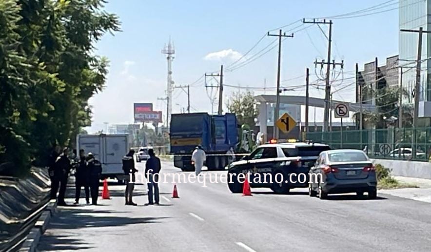 Muere motociclista tras chocar contra camión de Basura!