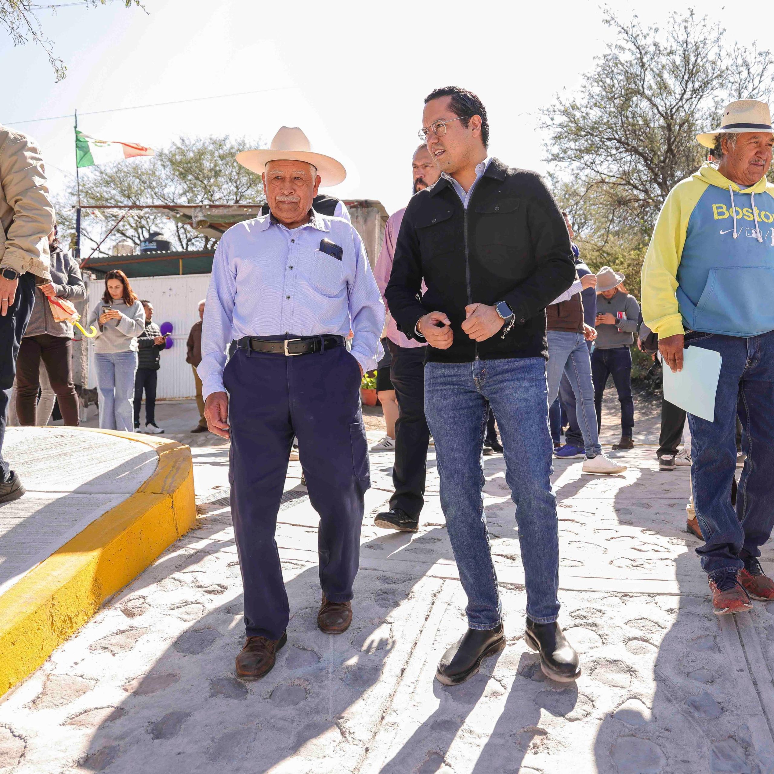Chepe Guerrero entrega la urbanización de cuatro calles en la comunidad de El Calichar