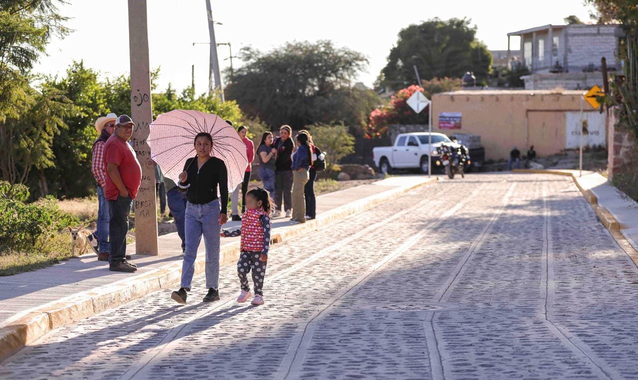 Entregan urbanización de calle en la comunidad El Jaral, en Corregidora