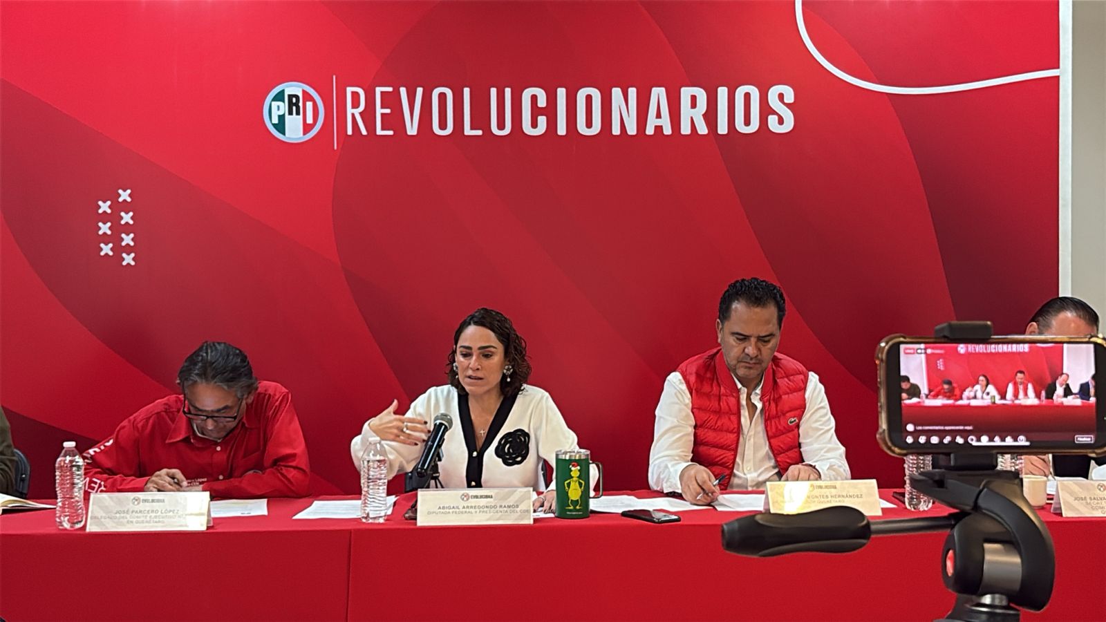 Pide PRI que sancionen a Morena por empadronar a militantes de otros partidos