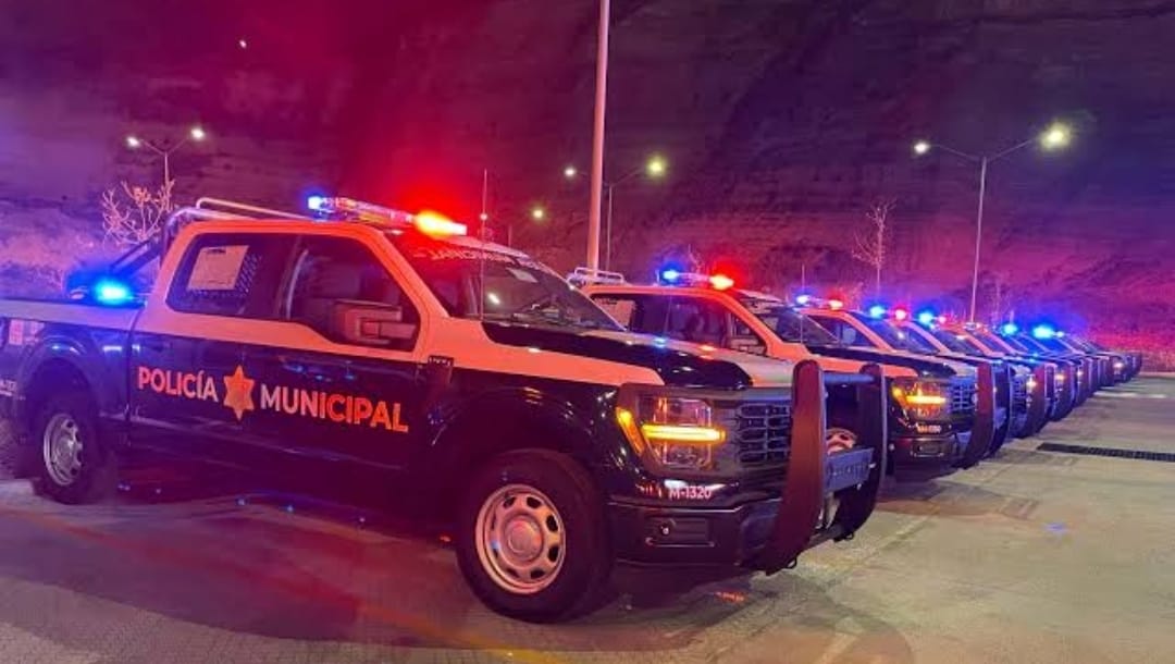 Dos policías municipales lesionados tras fuerte choque durante persecución!
