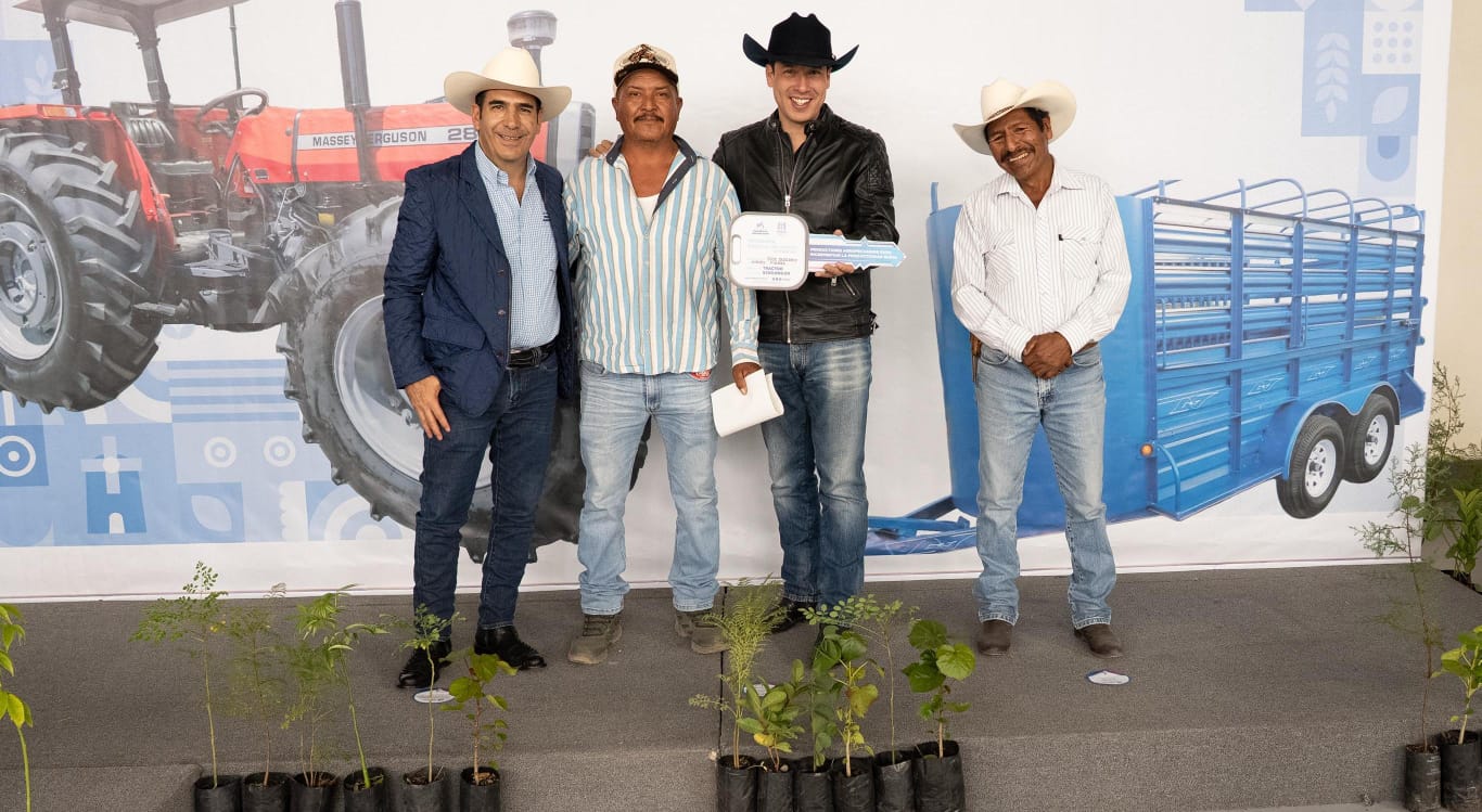 Rodrigo Monsalvo entrega subsidios para fortalecer el campo