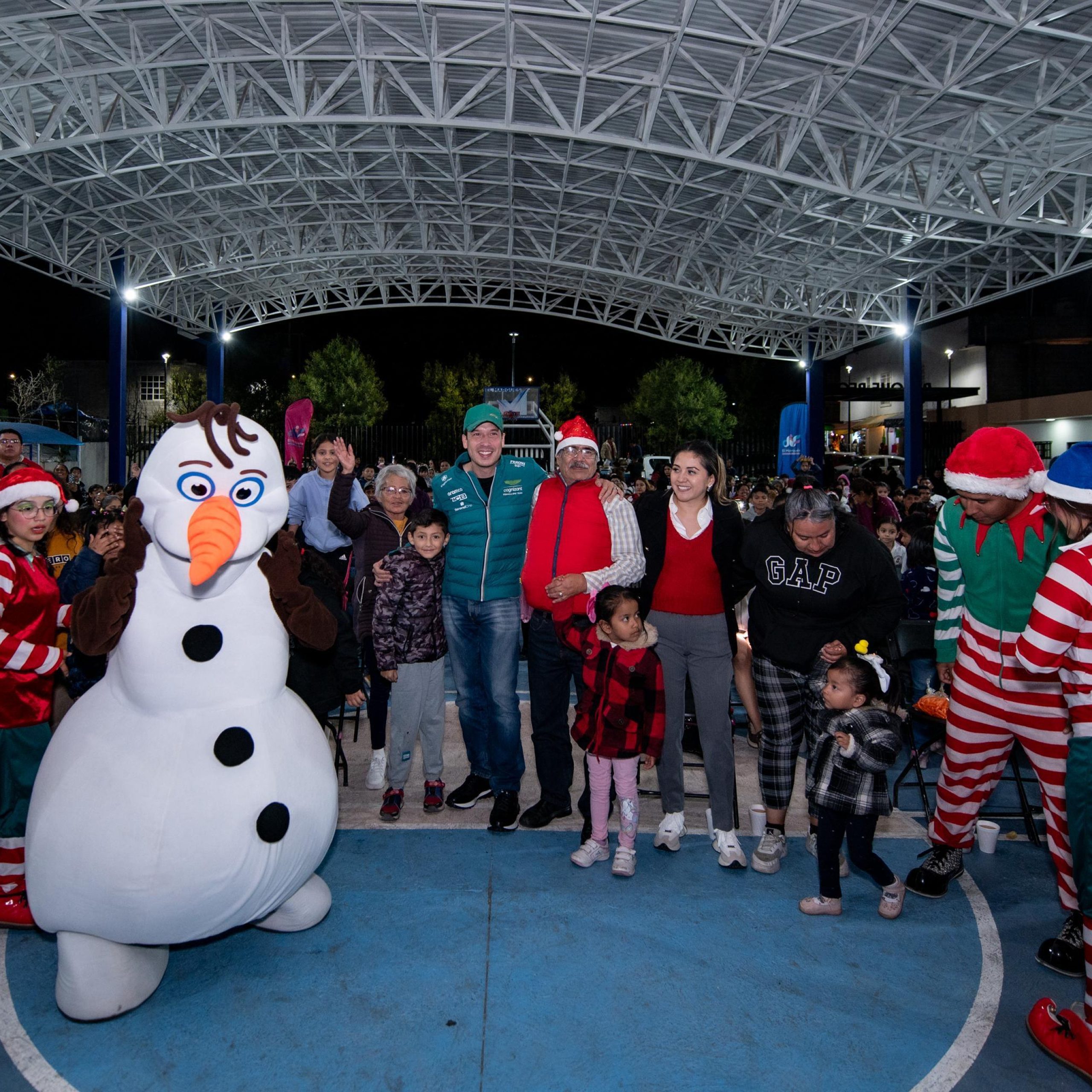 Rodrigo Monsalvo encabeza festival navideño del SMDIF en Los Héroes