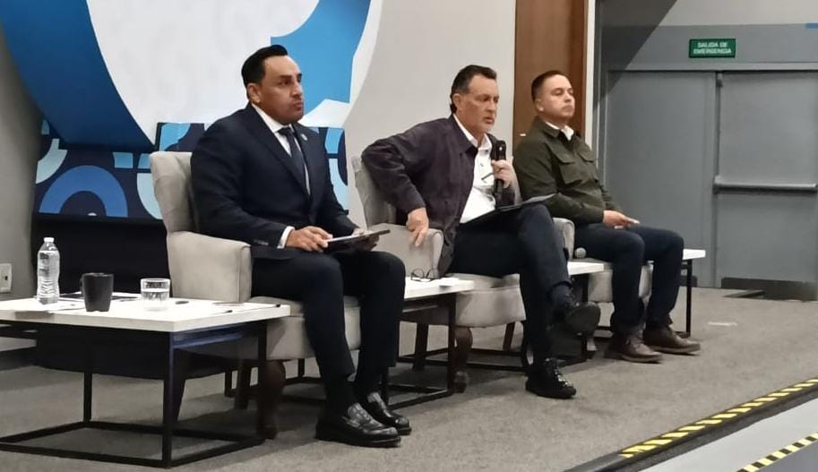 Preocupan afectaciones viales al gobernador por obras en puentes para el tren Mex-Qro