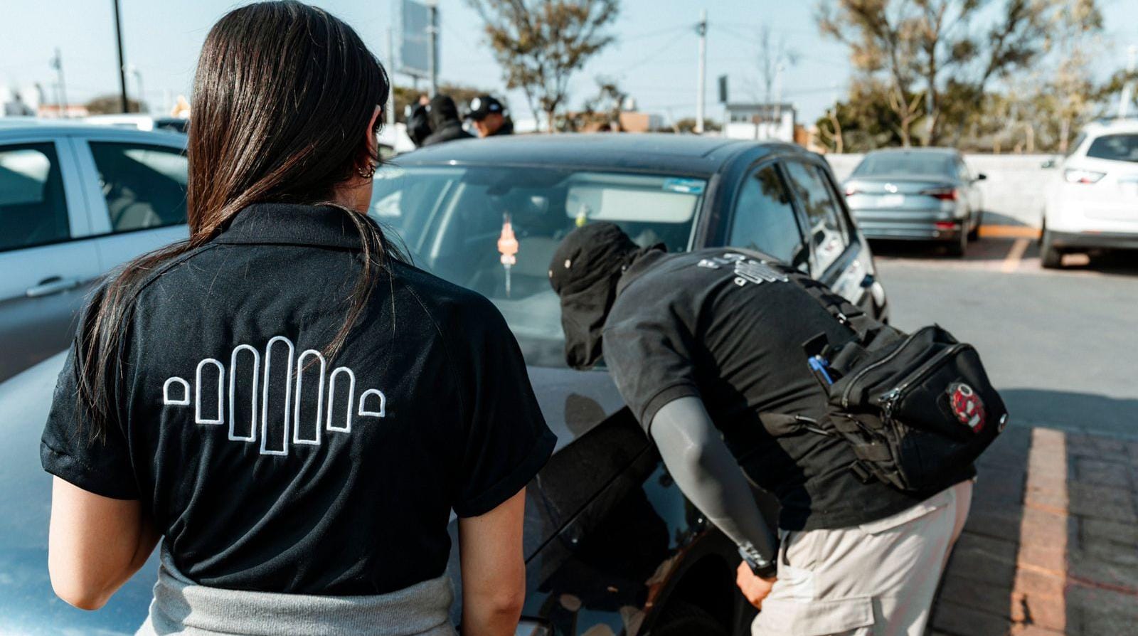 Fiscalía realiza operativo de revisión vehicular en plazas comerciales de Querétaro y Corregidora