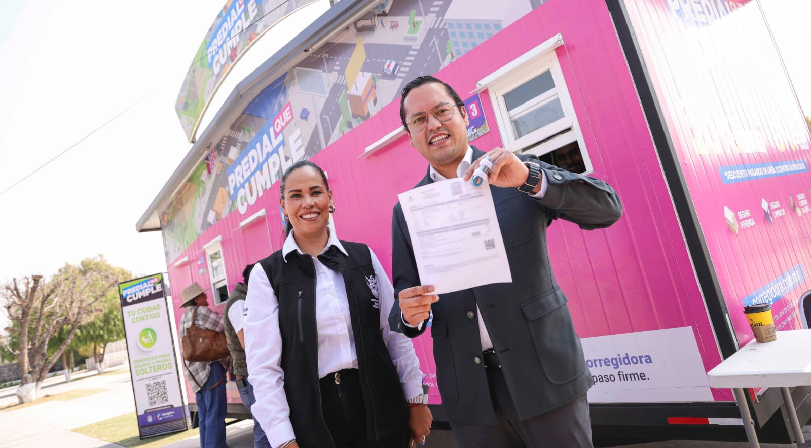 Chepe Guerrero paga su predial e invita a aprovechar los descuentos en Corregidora