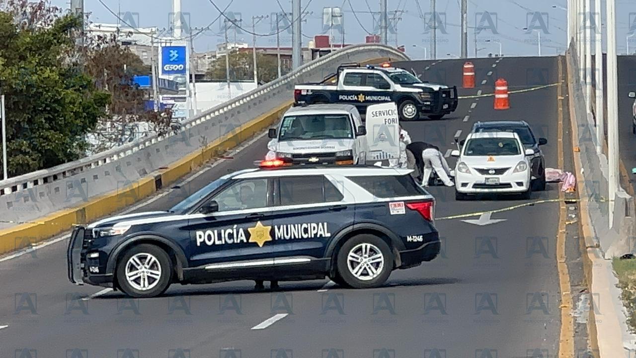 Muere motociclista al chocar contra vehículo en Prolongación Bernardo Quintana