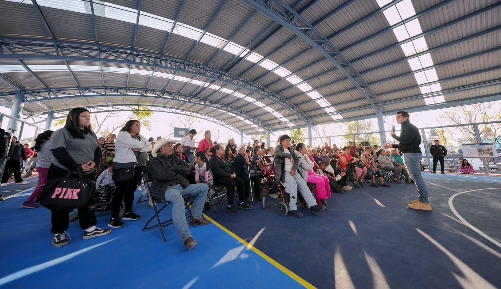 Entrega Felifer Macías rehabilitación y arcotecho del parque en la colonia Patria Nueva