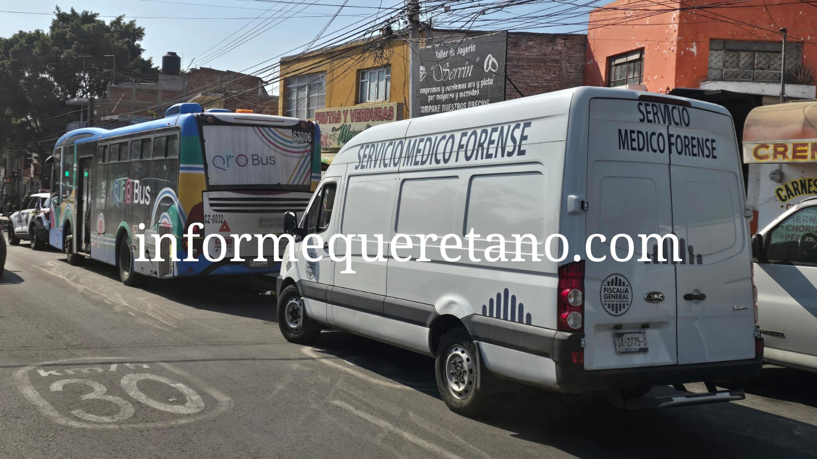 Muere pasajero de Qrobús en la parada de camiones de El Cerrito!