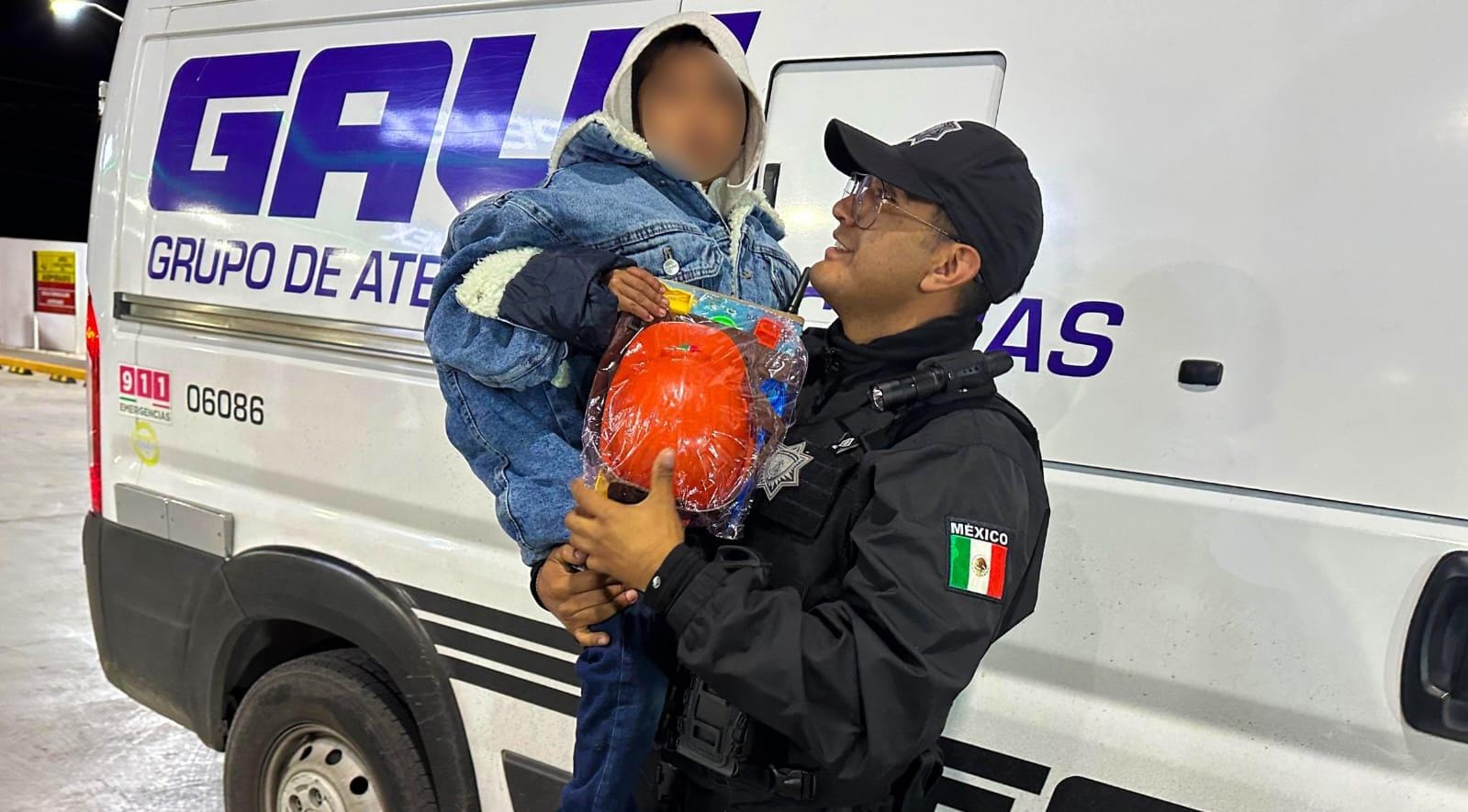 ABANDONAN A UN NIÑO EN UN PARQUE EN HACIENDA SANTA ROSA