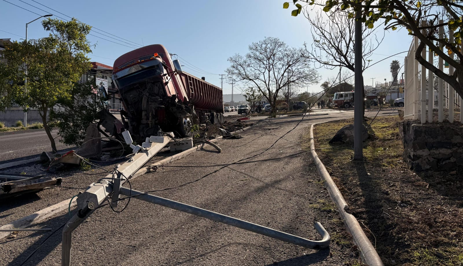 TRAILER EMBISTE A SIETE VEHÍCULOS EN AVENIDA DEL PARQUE