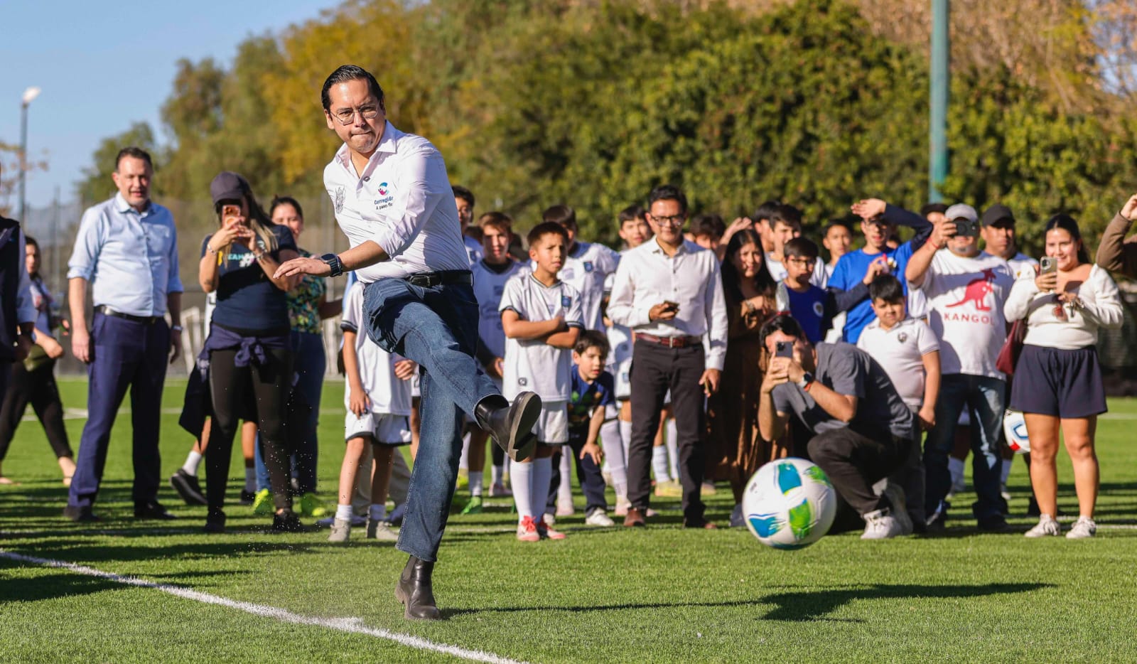 Mauricio Kuri y Chepe Guerrero entregan rehabilitación de cancha de futbol 11 en El Pueblito
