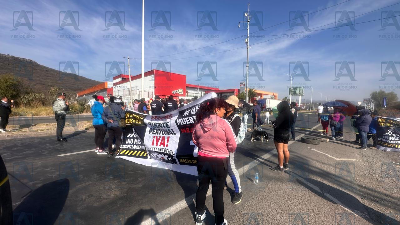 Bloqueo en libramiento Surponiente termina con instalación de reductores de velocidad