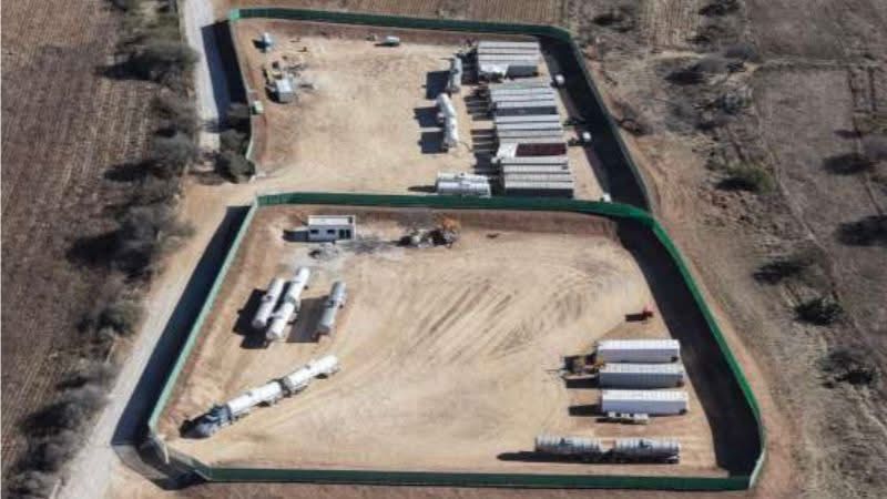 FGR asegura más de 100 mil litros de combustible, predios, tractocamiones y contenedores en Colón