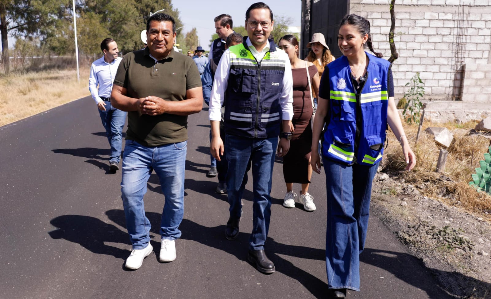 Chepe Guerrero supervisa trabajos de rehabilitación del Camino a San Rafael