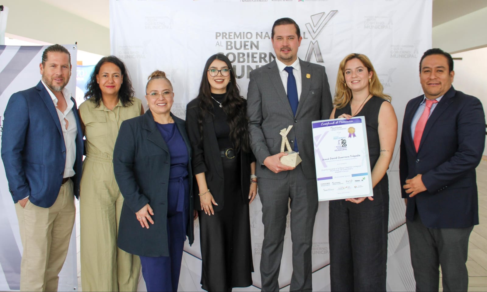 Corregidora recibe premio Estatal a la Mejor Gestión Integral Municipal por Cocina Móvil y Pirámides