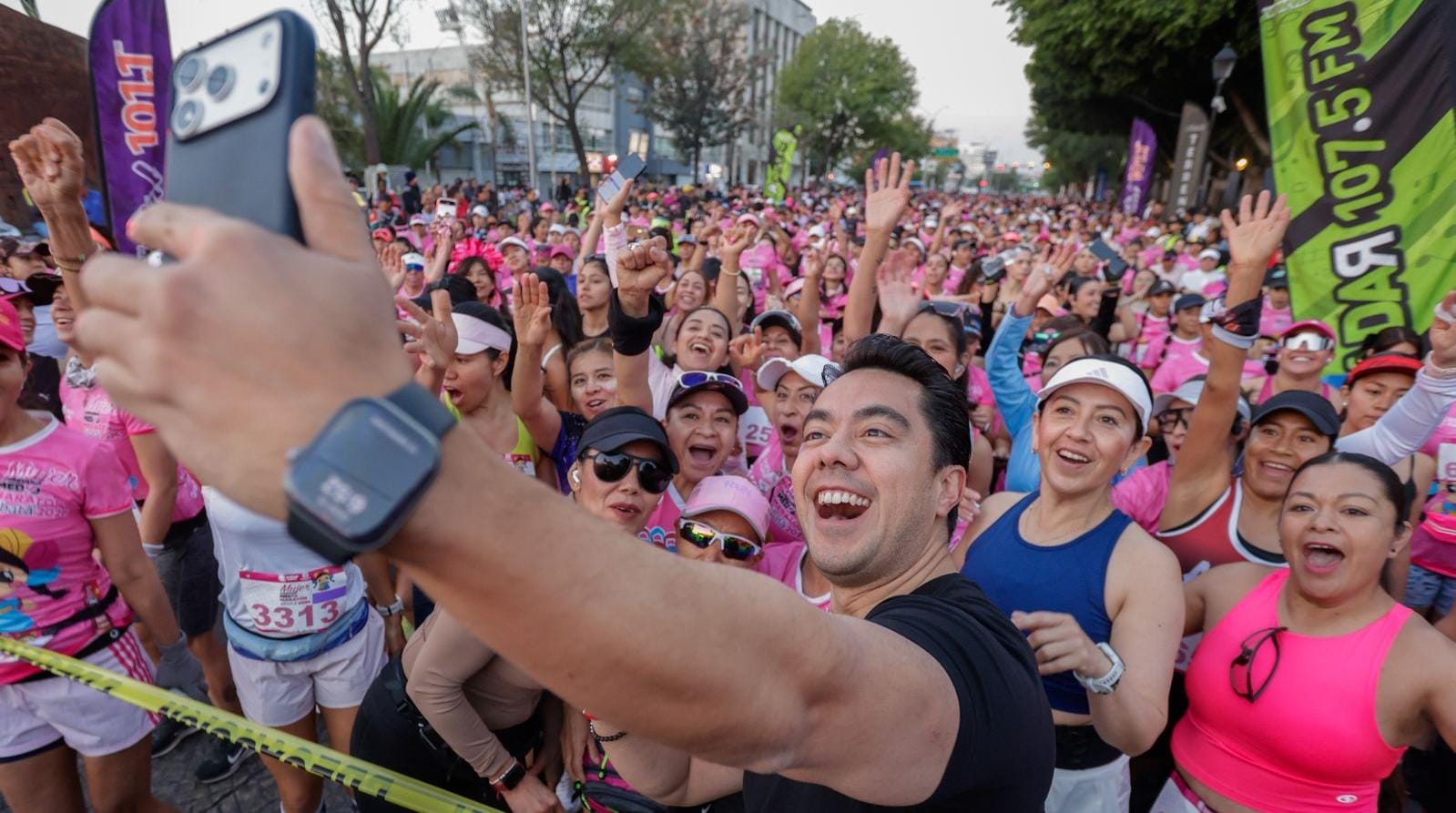 Felifer Macías da banderazo de salida al Mujer Querétaro Medio Maratón 2026