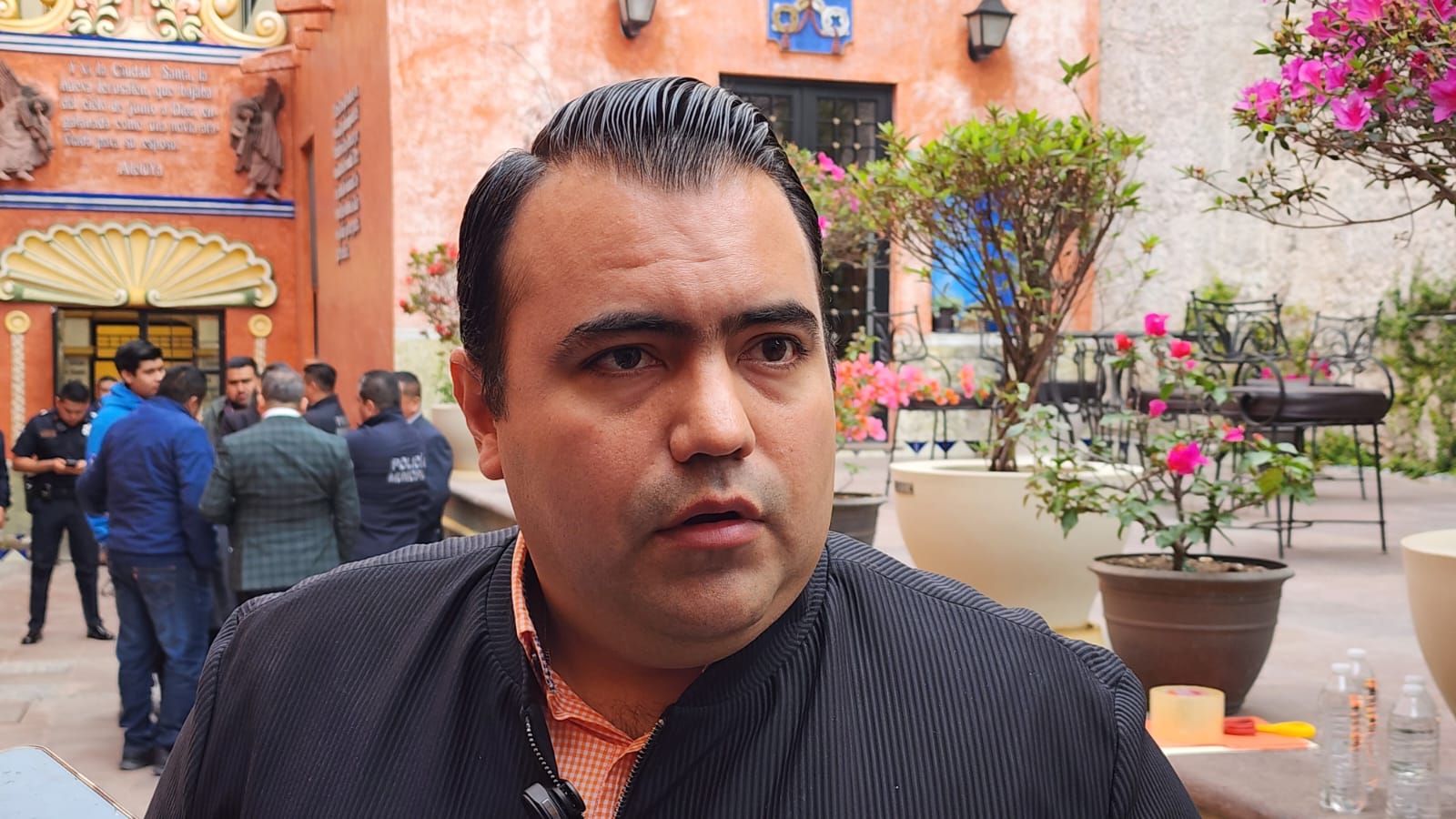 Advierte alcalde de Colón sobre riesgos de prestamistas “goteros” en el municipio