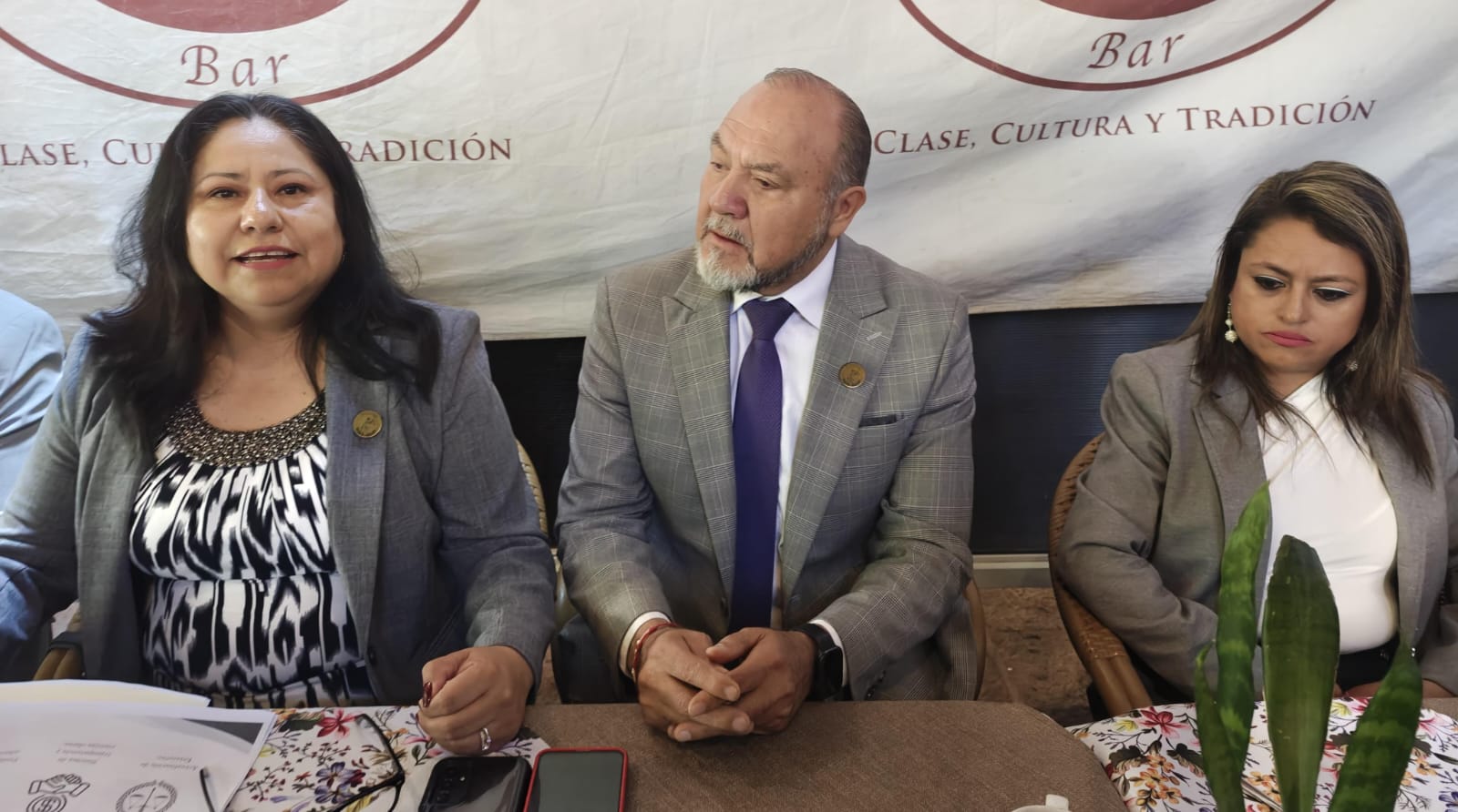 DENUNCIAN LA PRESENCIA DE ABOGADOS PATITO EN QUERÉTARO!