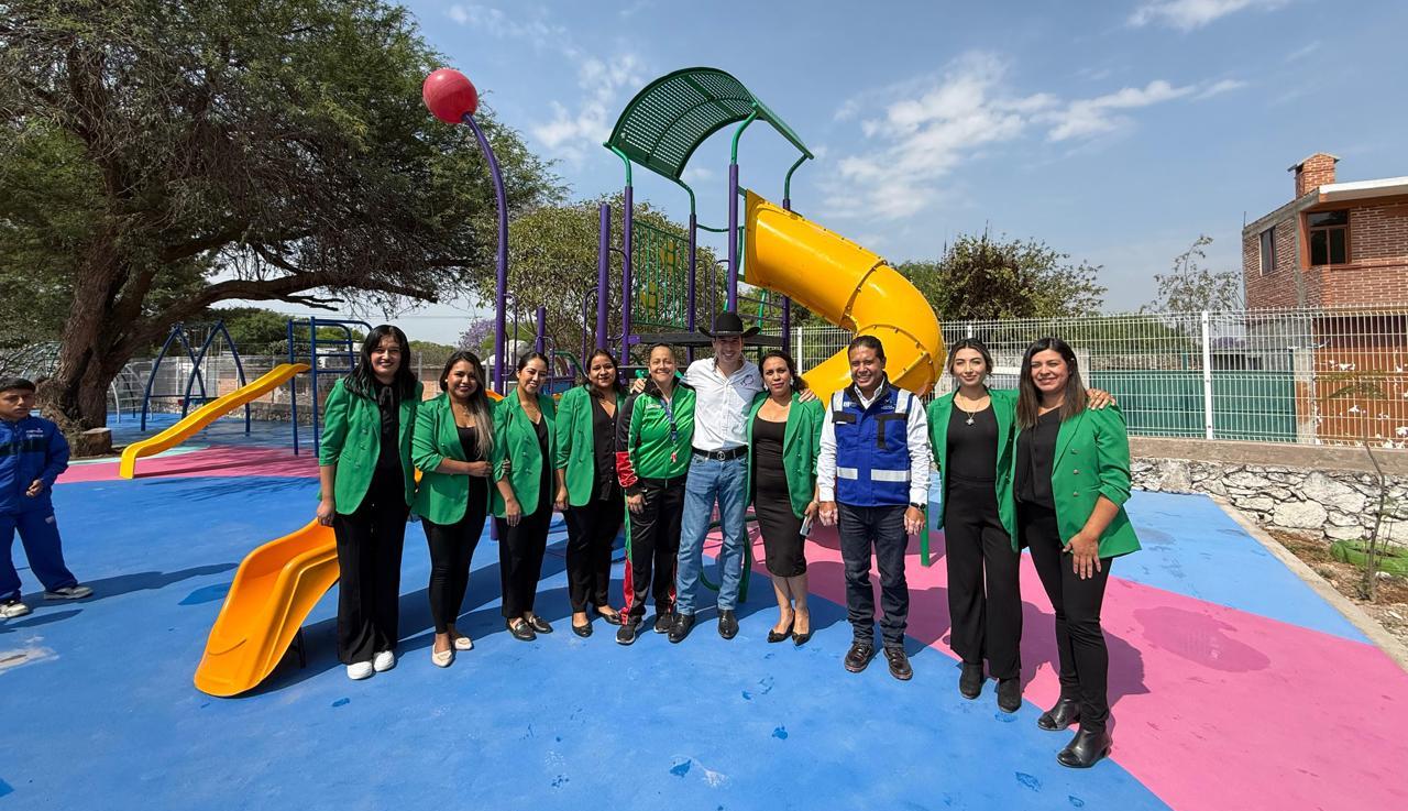 Entrega Rodrigo Monsalvo obras educativas en beneficio de estudiantes de Palo Alto en El Marqués