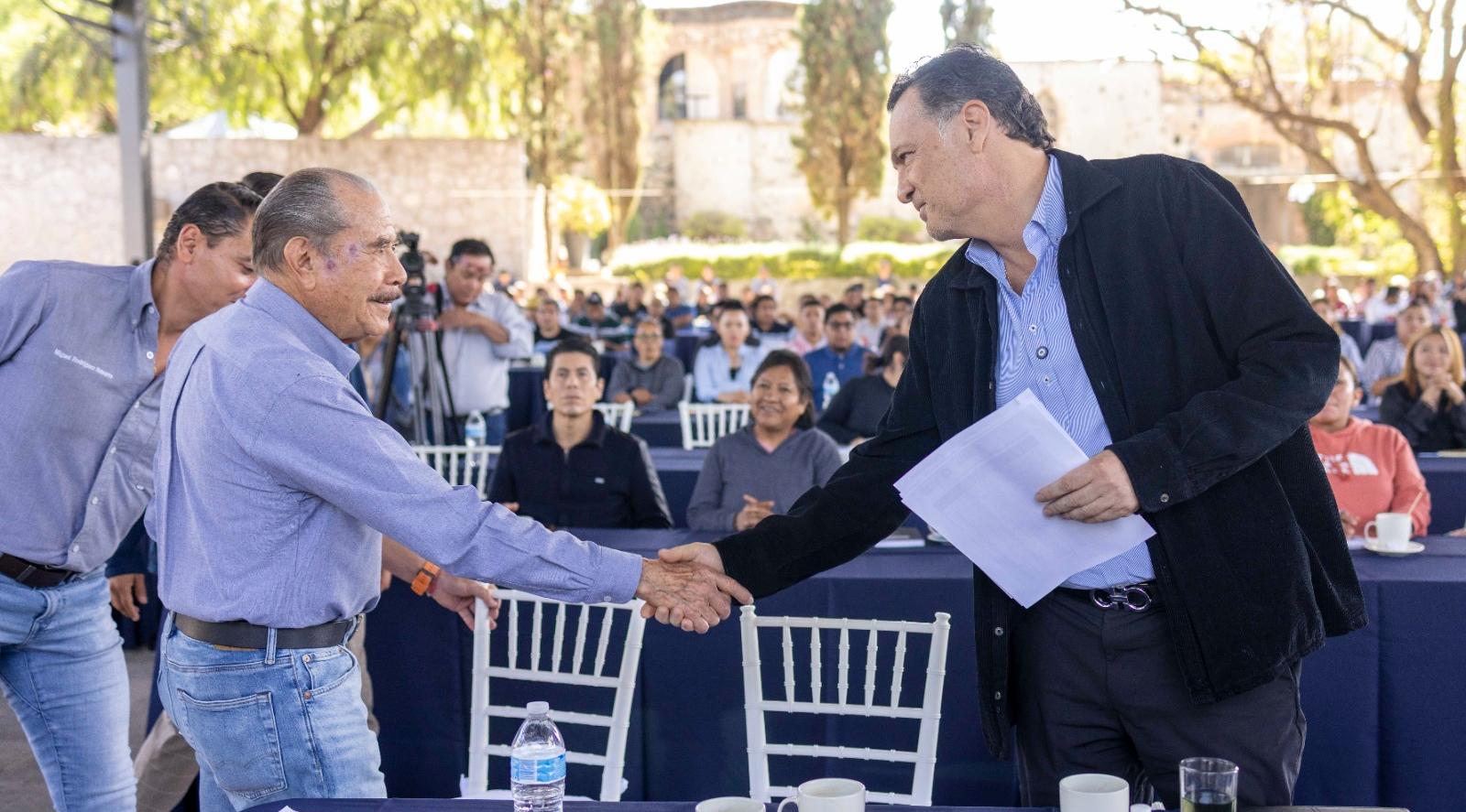 Sostiene Gobernador reunión con representantes del sector transporte y autopartes de la CTM