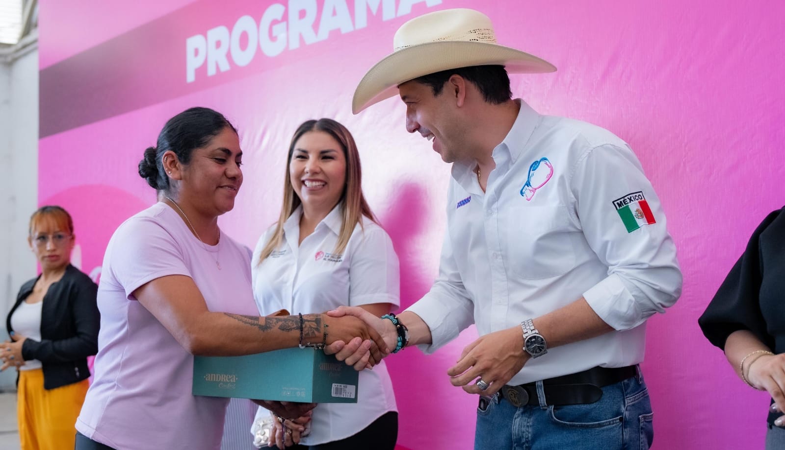 Encabeza Rodrigo Monsalvo evento “Mujeres de Pie” en apoyo a las marquesinas
