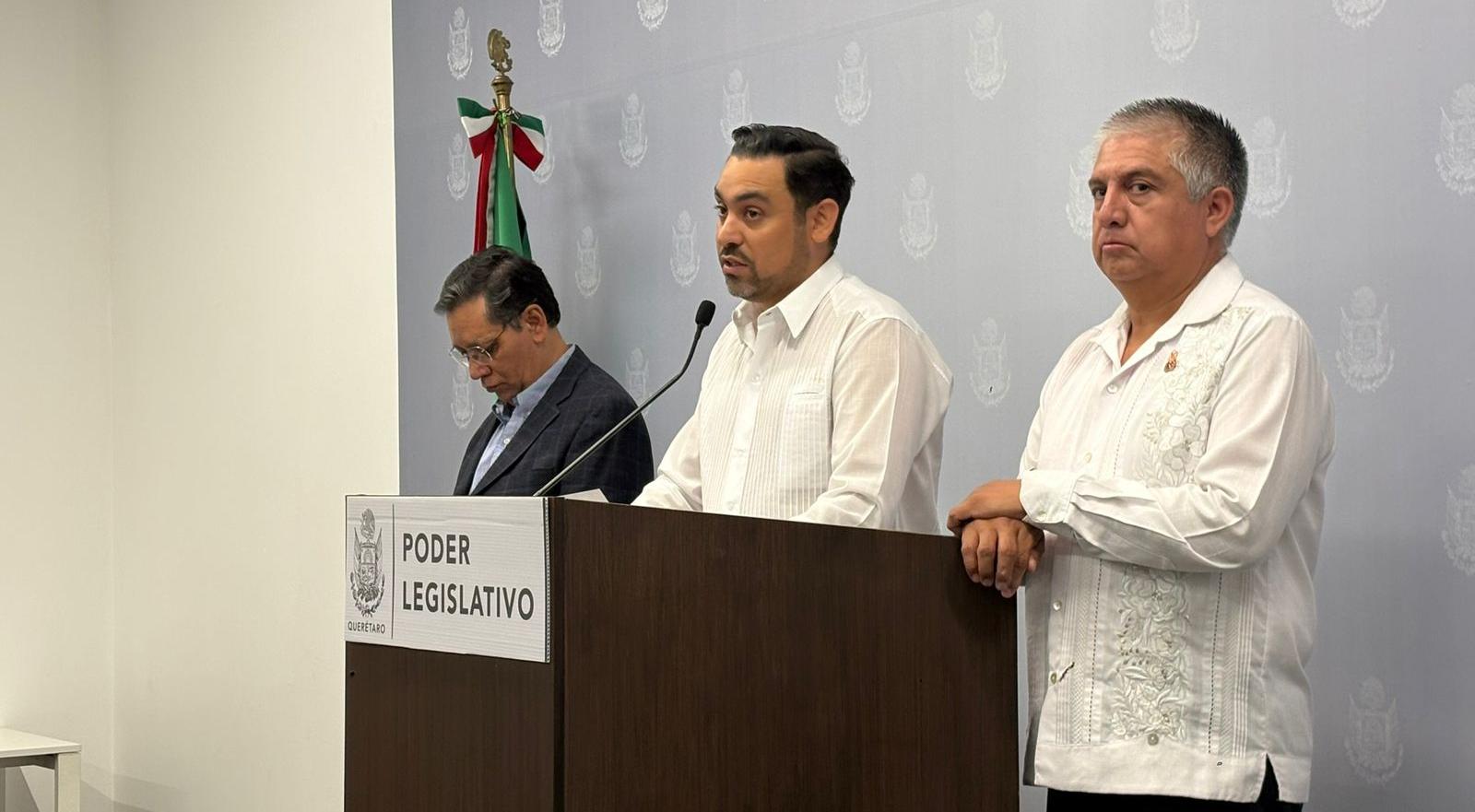 En menos de 24 horas, tres diputados proponen regular actuación de grulleros